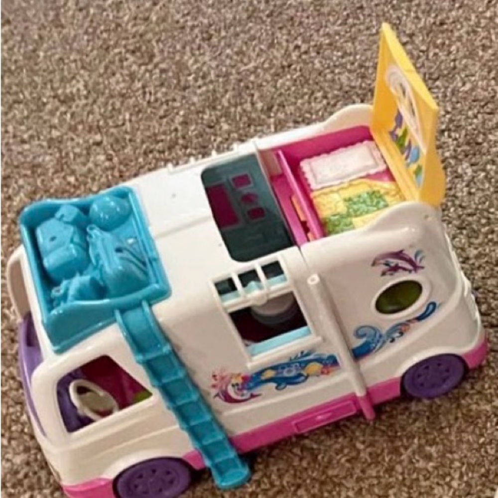 Fisher Price Loving Family Beach Vacation Mobile Home RV Camper Van 2011